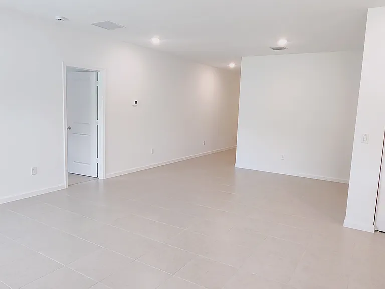 660 Carlyle Way — Photo 19