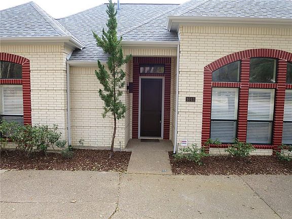 2nd image of 1013 Wiltshire Dr