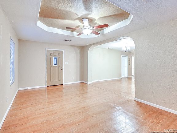 4th image of 940 STONEWALL ST
