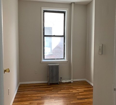 3rd image of 210 Thompson St APT 4DS