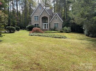 27 Mountain Lake Dr, Hendersonville, NC 28739