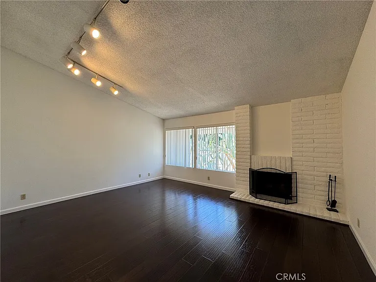 21200 Fibre Ct — Photo 3