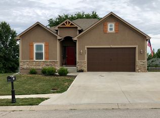 307 NE 5th St, Oak Grove, MO 64075