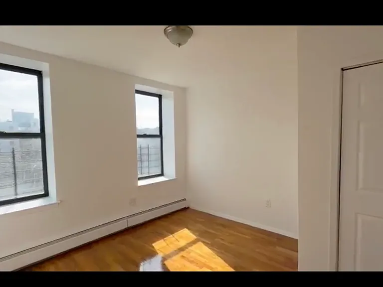 1310 Sheridan Ave — Photo 7