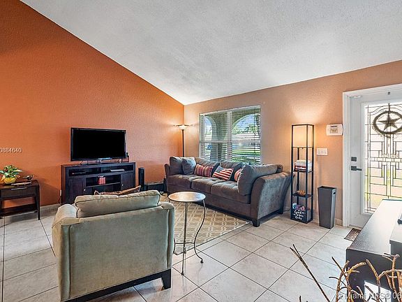 4th image of 10350 SW 50th Ct
