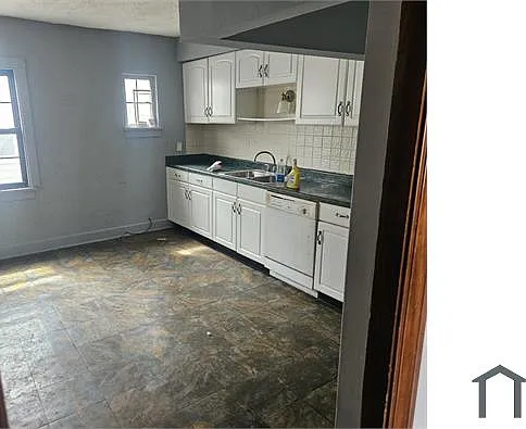 890 Eloise Dr #UP — Photo 2