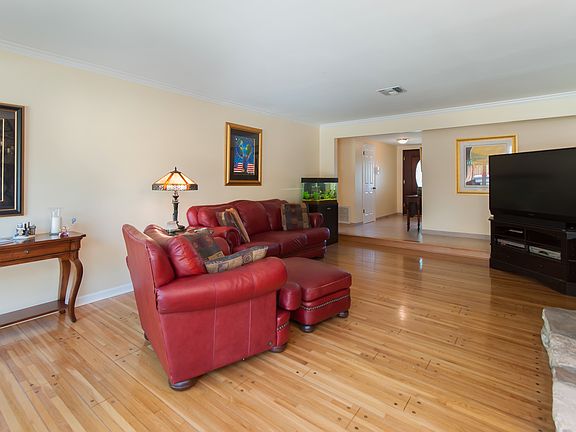 3rd image of 23655 Bessemer St