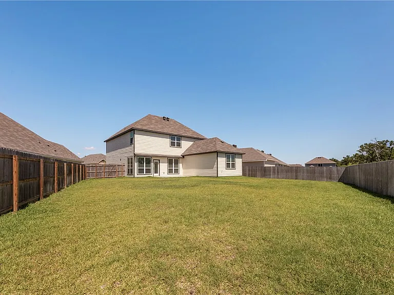 1386 Kingsgate Dr — Photo 28