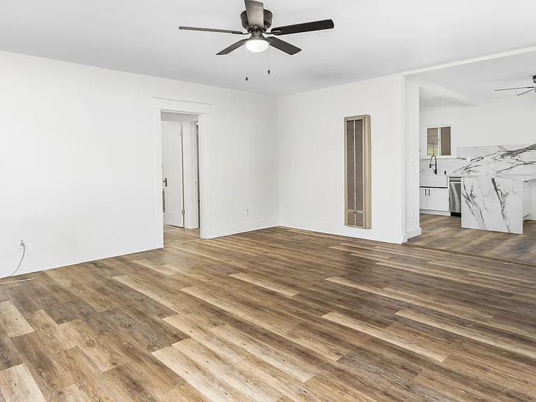 1359 Jasper Ave — Photo 33