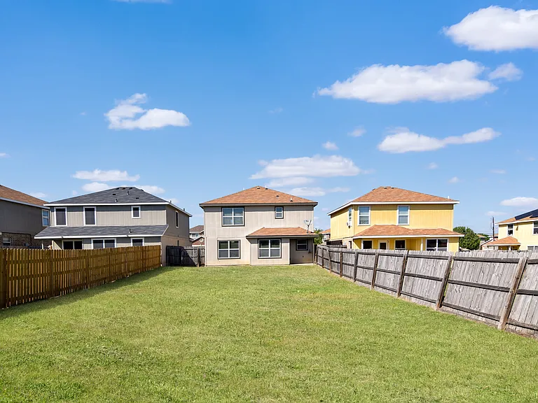 3304 Regency Ct — Photo 20