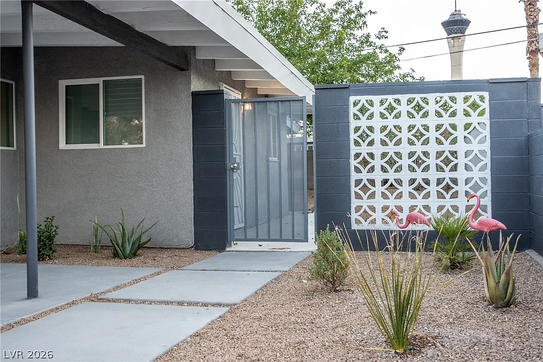 3 bed, 2.0 bath, 2036 sqft, $2,350 — Photo 3