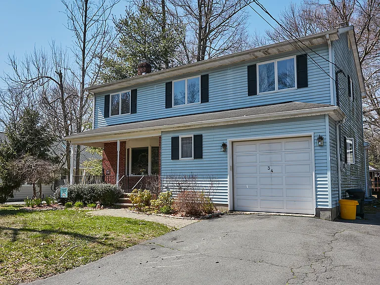 34 Berrien Ave — Photo 2