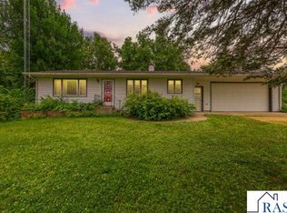52621 Valley View Cir, North Mankato, MN 56003