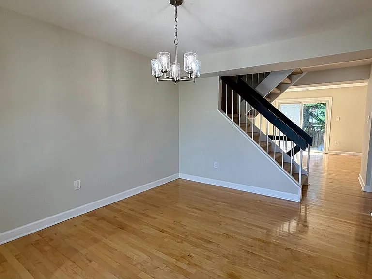 9506 Miranda Ct — Photo 4