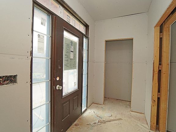 2nd image of 3426 Golden Ave
