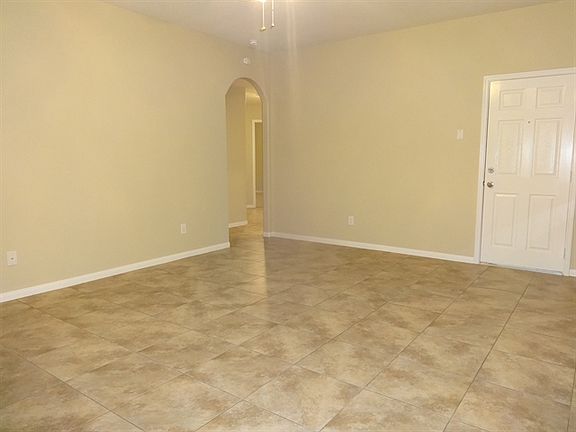 3rd image of 4015 Blueberry Ct