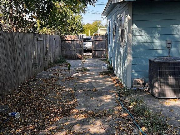 4th image of 728 S HACKBERRY ST