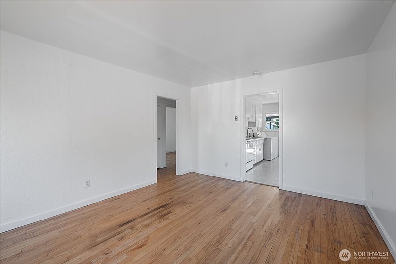 3rd image of 228 24th Avenue
