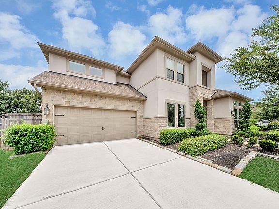 3rd image of 10611 Sawmill Park Cir