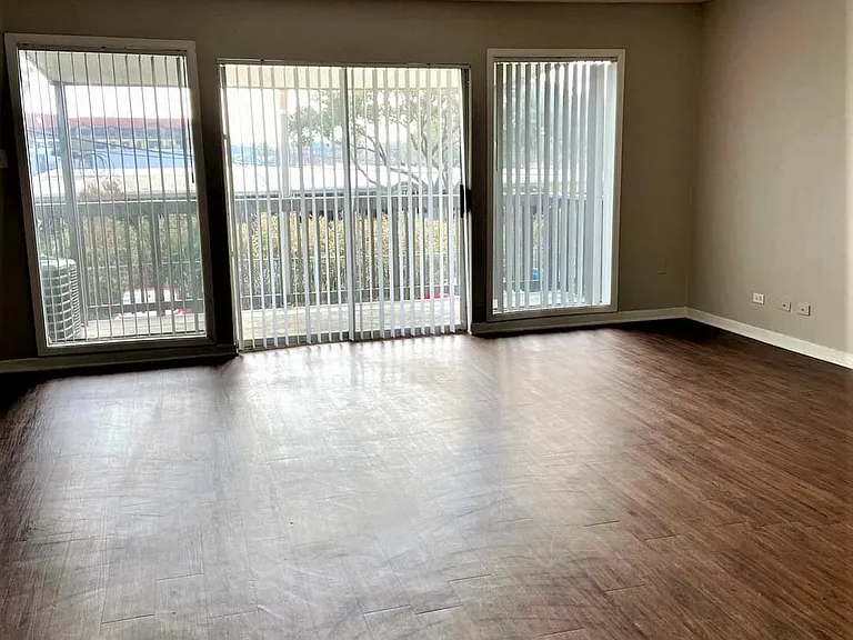4443 Ocean Dr — Photo 11