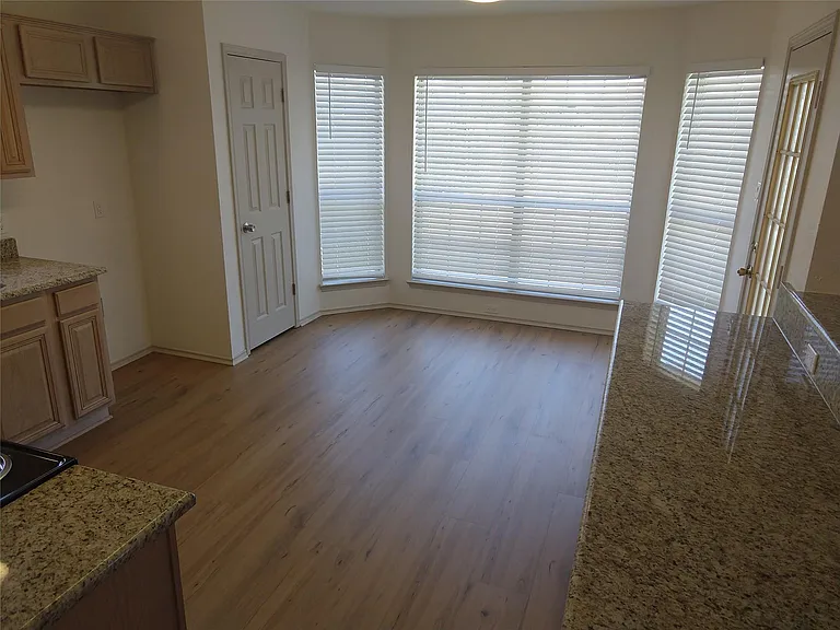 6004 Harwood Crossing Dr — Photo 6