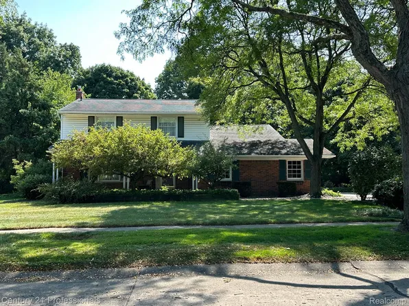 3729 Boulder Dr, Troy, MI 48084