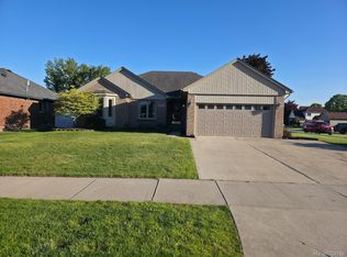 30726 Thistle Ave, Chesterfield, MI 48051