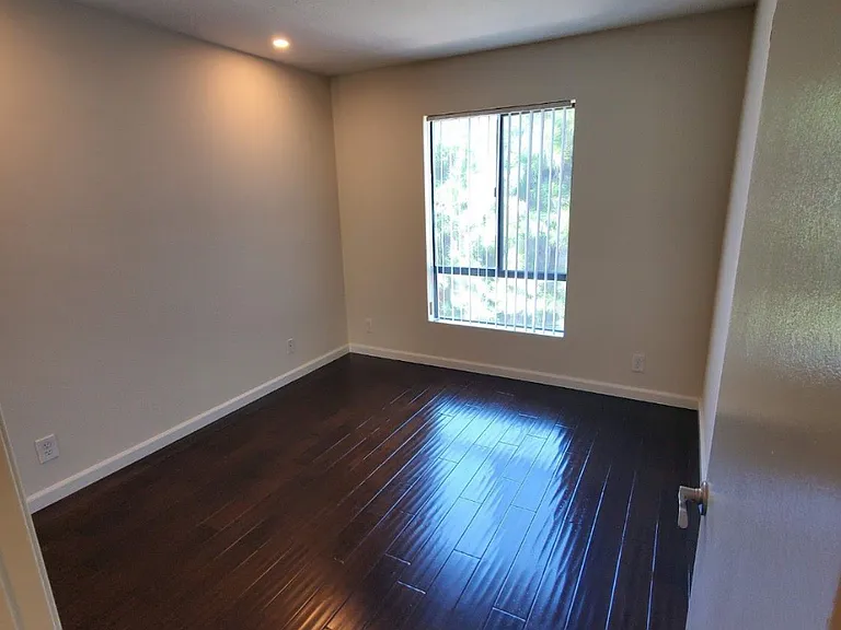 Burton Way Apartments — Photo 9
