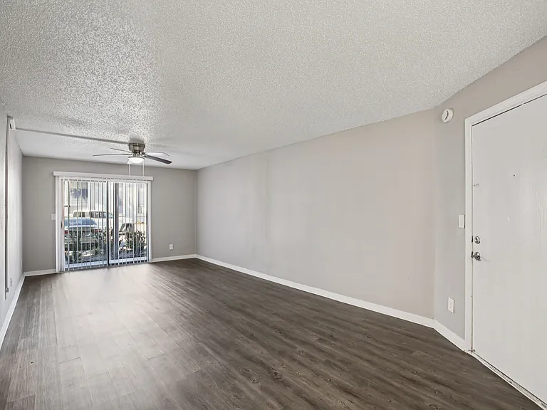 Meridian Luxury Condominiums — Photo 32