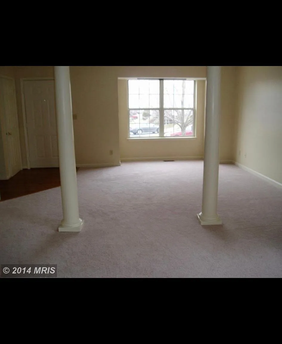 301 Royce Ct — Photo 2