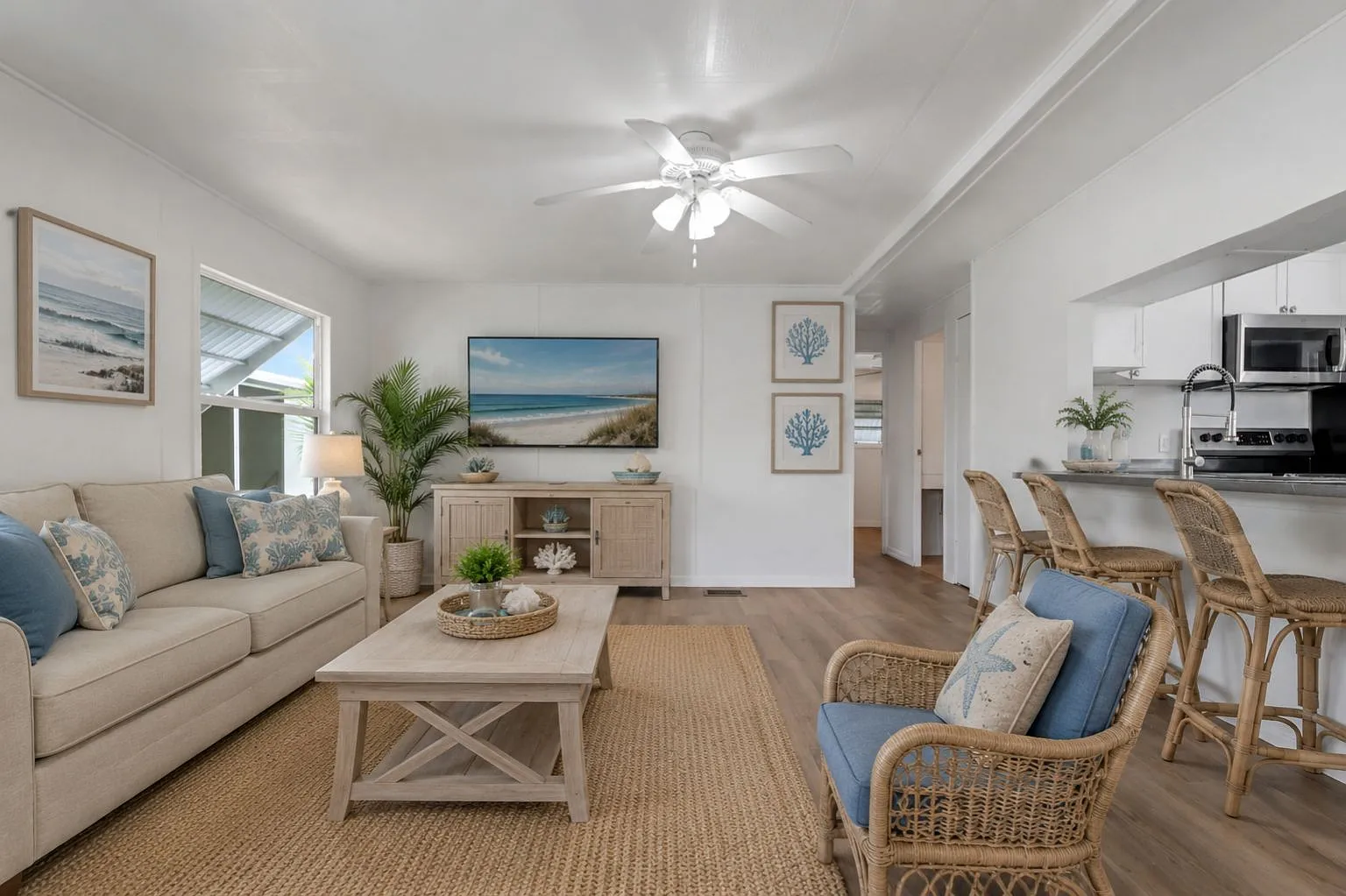 2 bed, 1.5 bath, 720 sqft, $1,425 — Photo 1