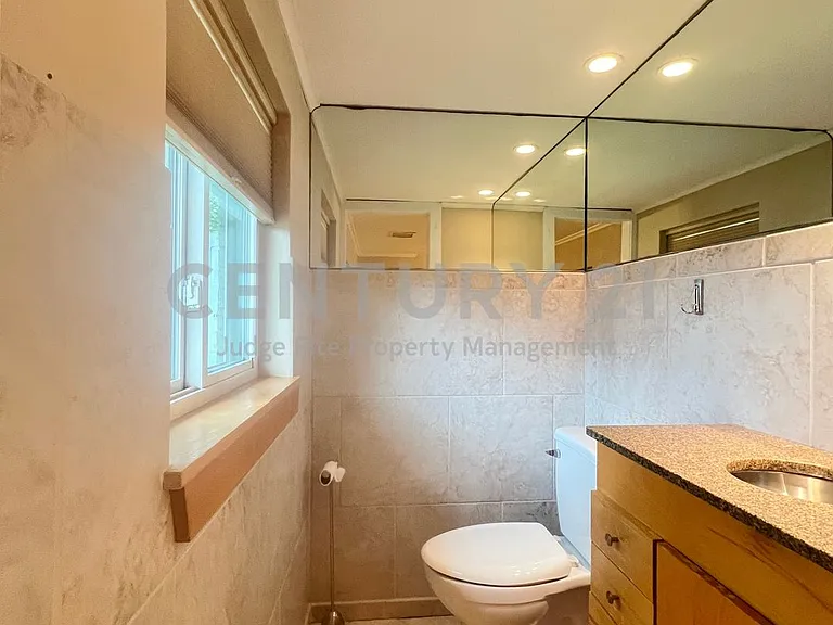 2000 Willow Ln — Photo 10