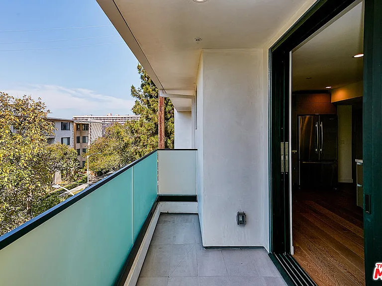 328 N Maple Dr #303 — Photo 4