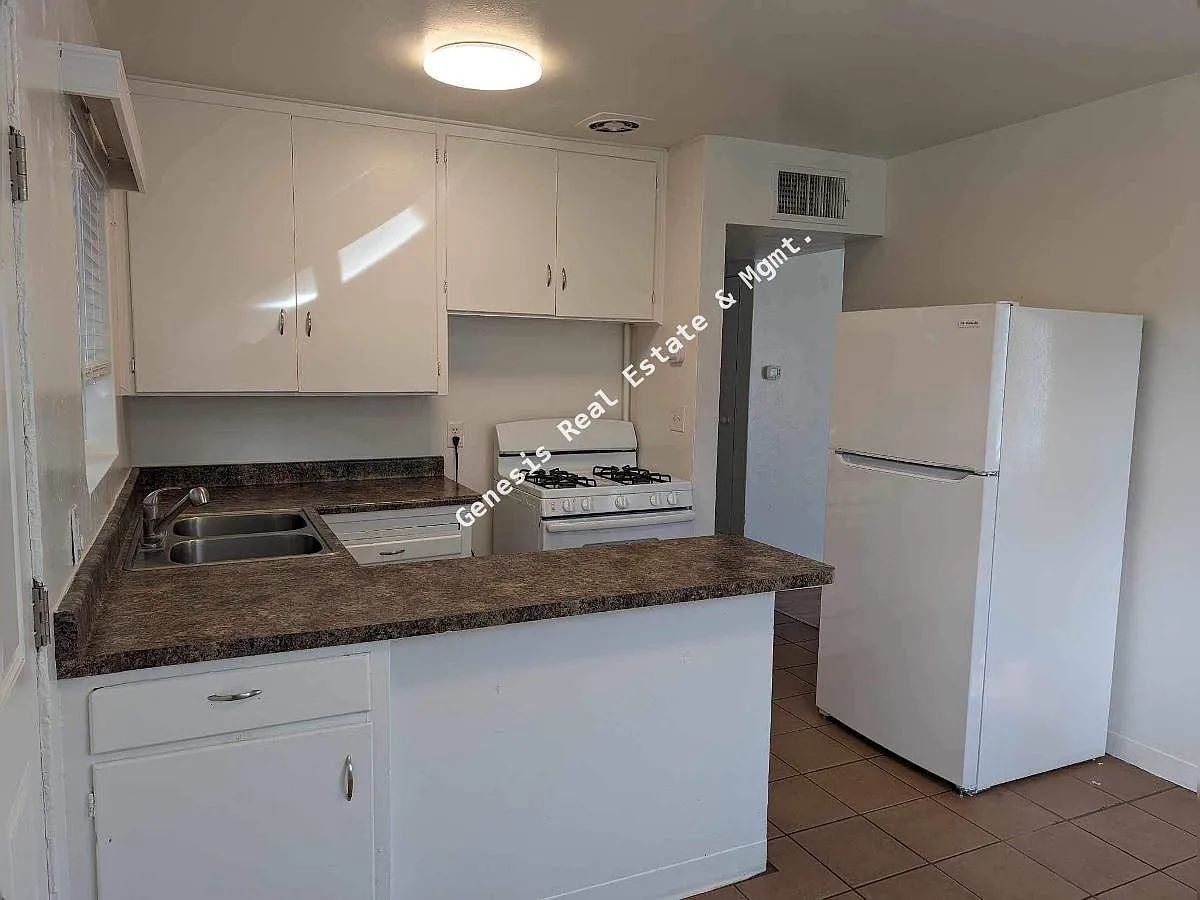 2 bed, 1.0 bath, 920 sqft, $1,350 — Photo 4