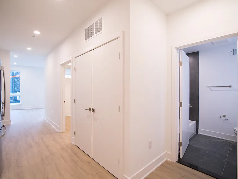 1325 N Lee St — Photo 24