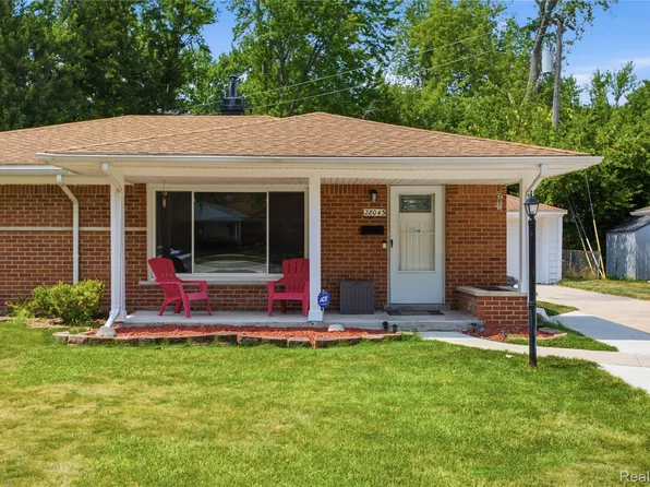 28043 Red Leaf Ln, Southfield, MI 48076