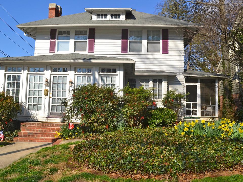 This apartment is on the lower left side of this house.