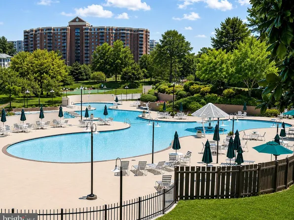 309 Yoakum Pkwy APT 204, Alexandria, VA 22304