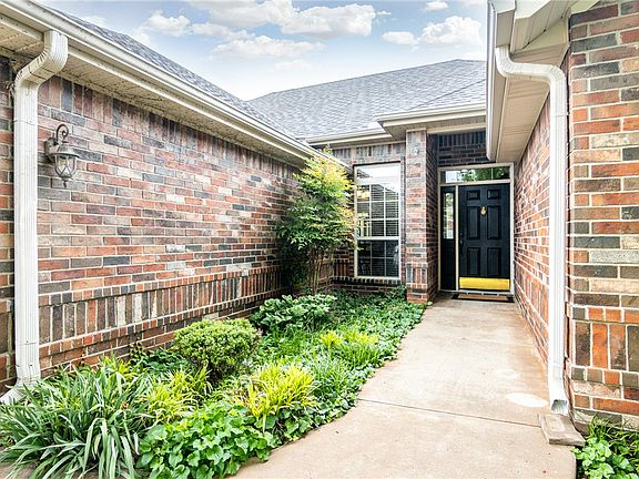 2nd image of 215 Dawn Dr