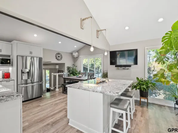 624 S 153rd Cir, Omaha, NE 68154