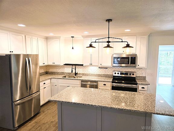 5th image of 204 Springdale Dr