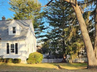 30 Hillcrest Rd, Latham, NY 12110