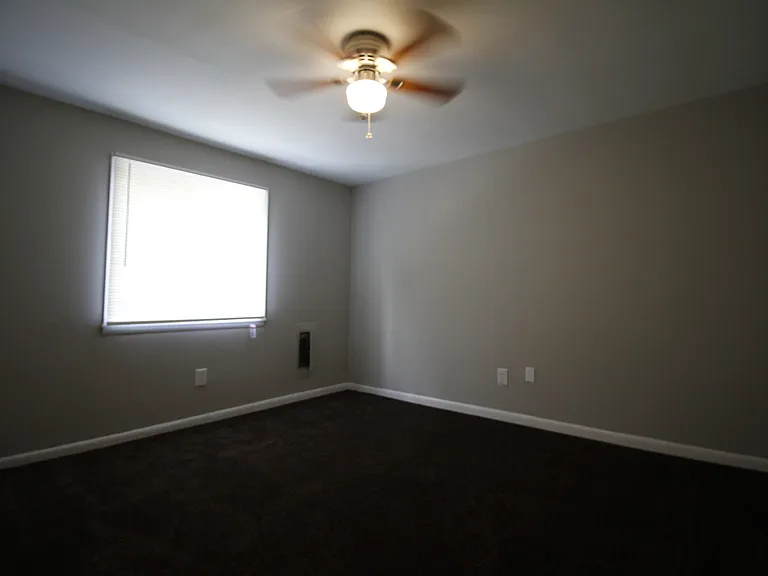 Oak Ridge Apartments — Photo 10