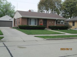 1111 Shorecrest Dr, Racine, WI 53402