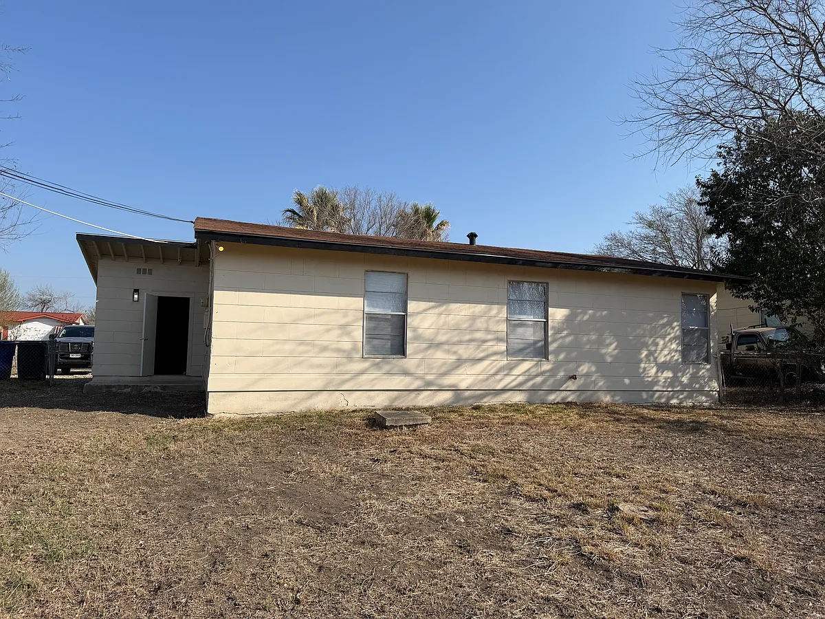 Building Photo - 442 Demya Dr