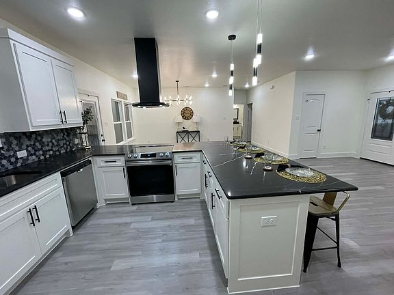 4th image of 2406 Fannin St