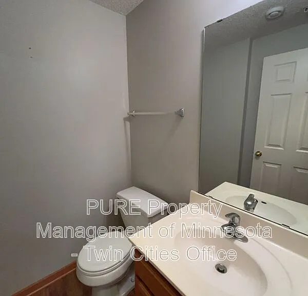 1033 Traditions Ct — Photo 13