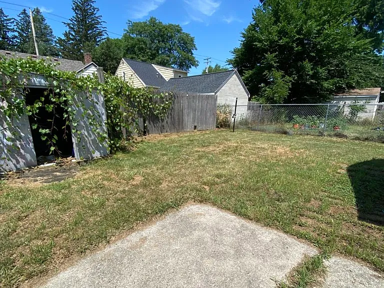 1121 Hapeman St — Photo 2