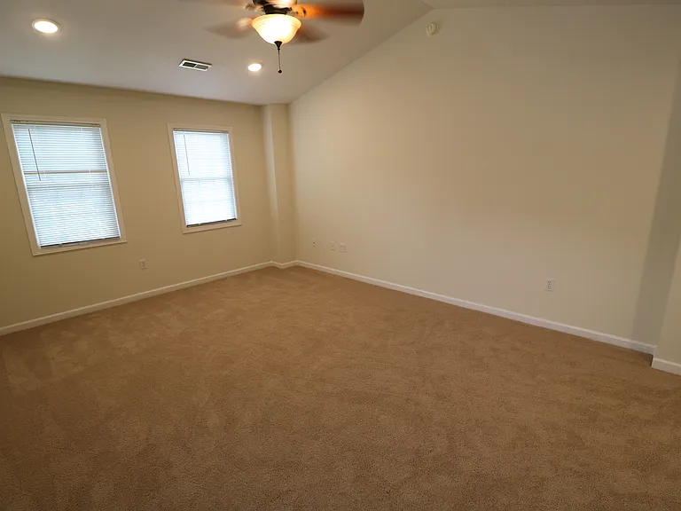 305 S Clifton Ave — Photo 19