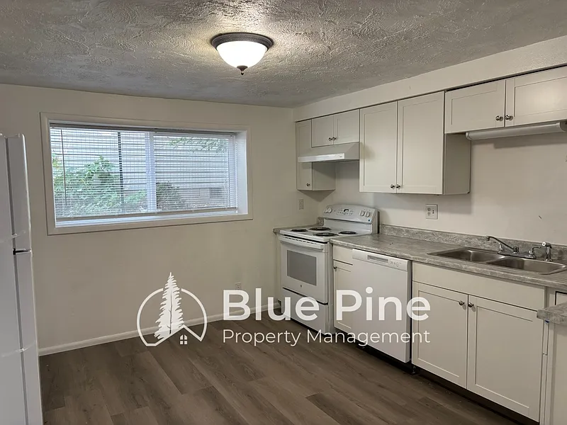 2 bed, 1.0 bath, 800 sqft, $925 — Photo 2